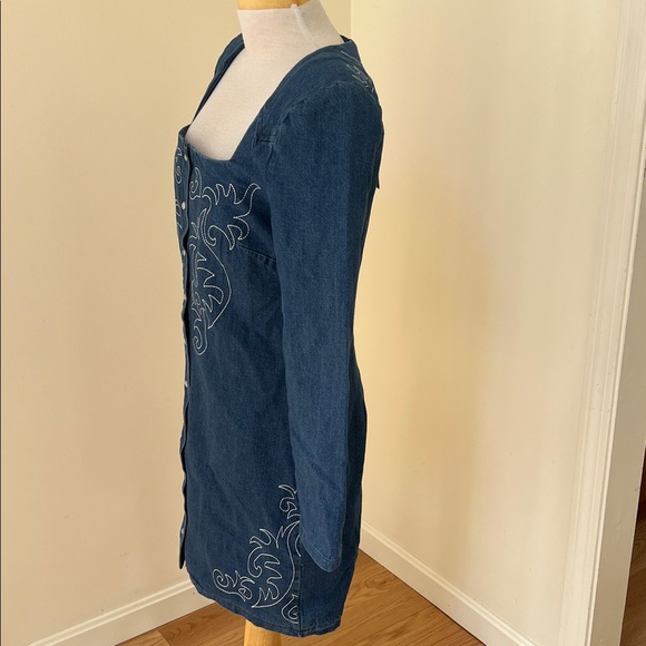 NWT! Avec Les Filles Sz 8, western Embroidered Denim mini Dress. - Picture 6 of 12